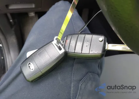 2019 Kia Sorento 2.4L L из США, поврежденный, VIN 5XYPG4A39KG443481